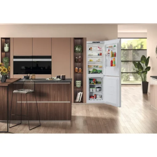 Hotpoint H7X83AW2 Freestanding Frost Free Fridge Freezer White