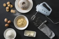 SMEG HMF01PBUK 50s Style Hand Mixer Pastel Blue